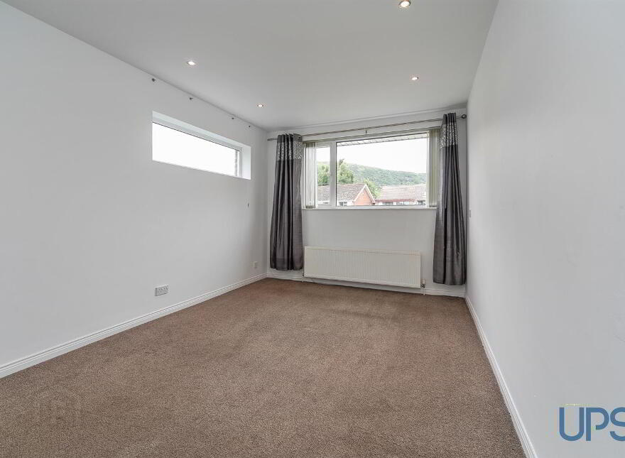 12 Coolnasilla Park South, Glen Road, Belfast, BT11 8LF