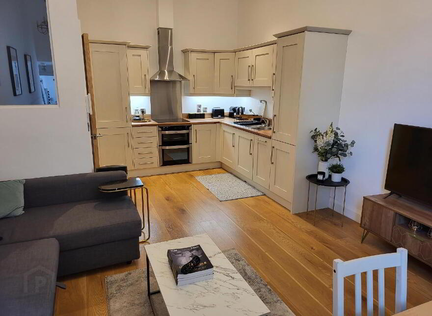 Apartment 2 7 Wellington Park, Malone Road, Belfast, BT9 6DJ
