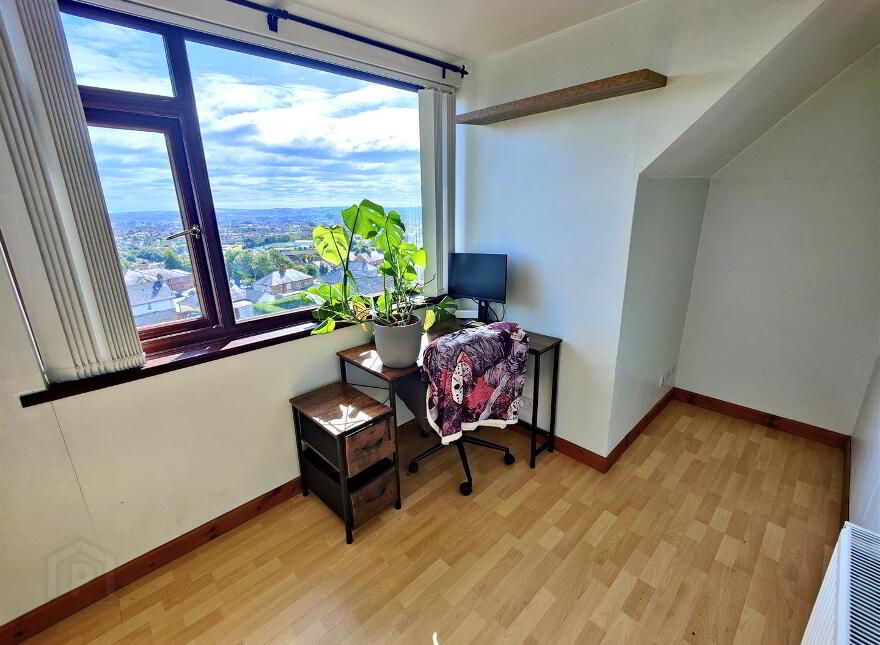 17 Squires Hill Road, Belfast, BT14 8FJ