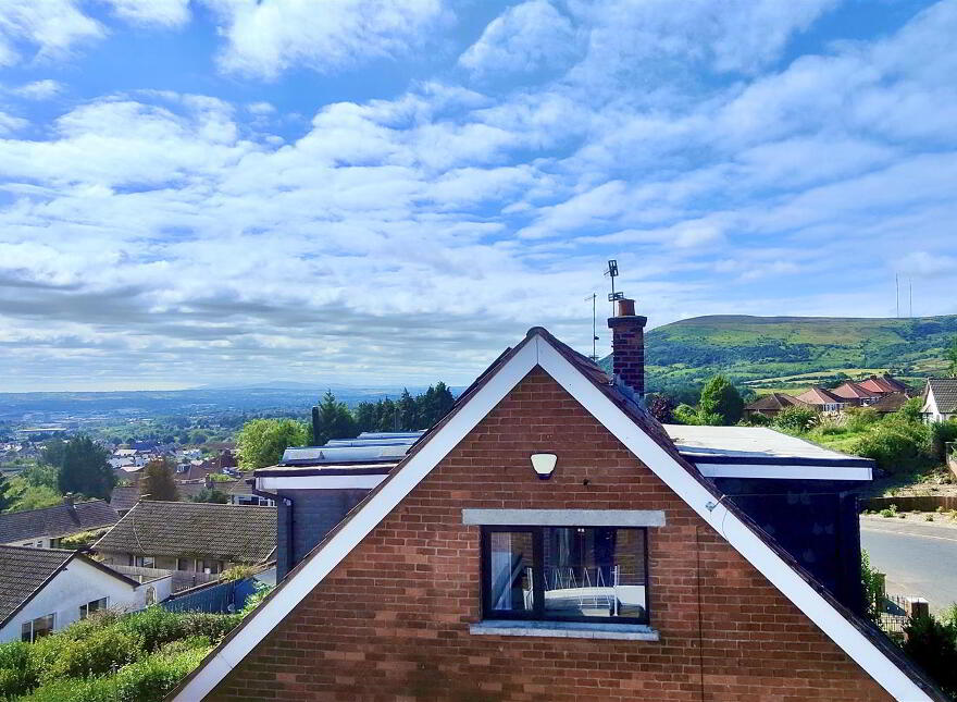 17 Squires Hill Road, Belfast, BT14 8FJ