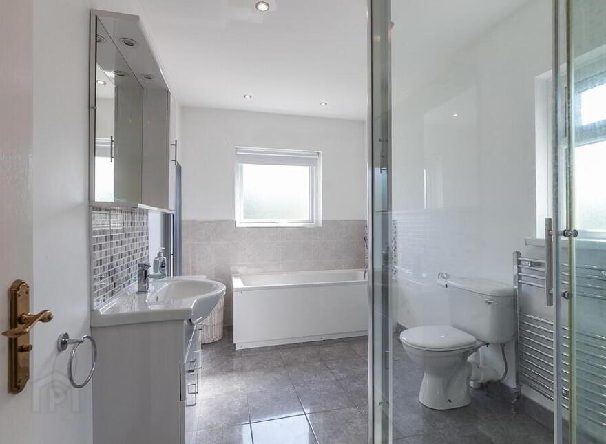 33 Kingsway Park, Belfast, BT5 7EW