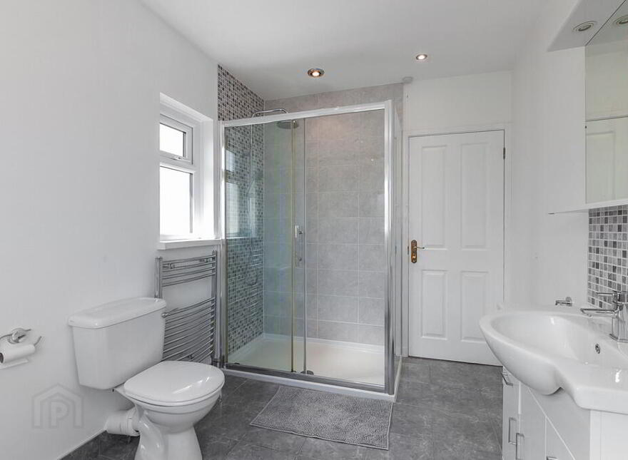 33 Kingsway Park, Belfast, BT5 7EW