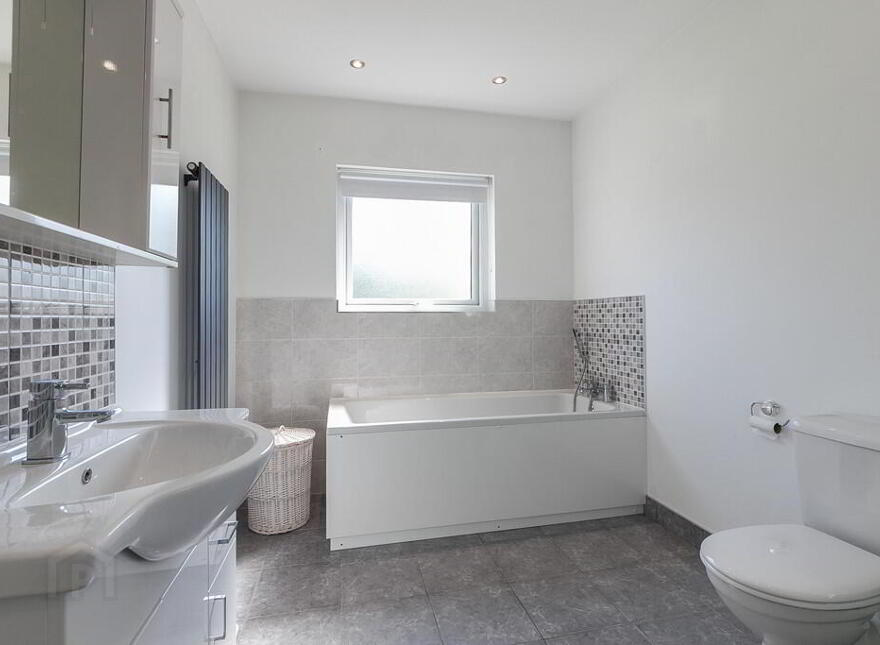 33 Kingsway Park, Belfast, BT5 7EW
