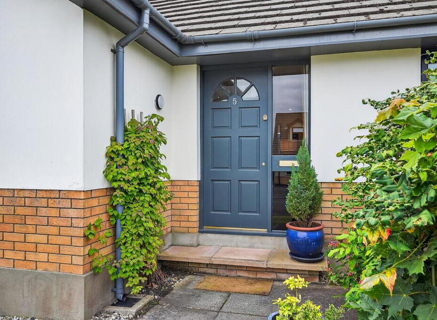 5 Manse Park, Carryduff, Belfast, BT8 8RX