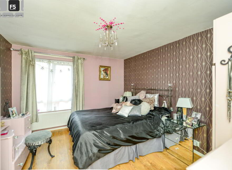 10 Renfrew Walk, Sandy Row, Belfast, BT12 5EA