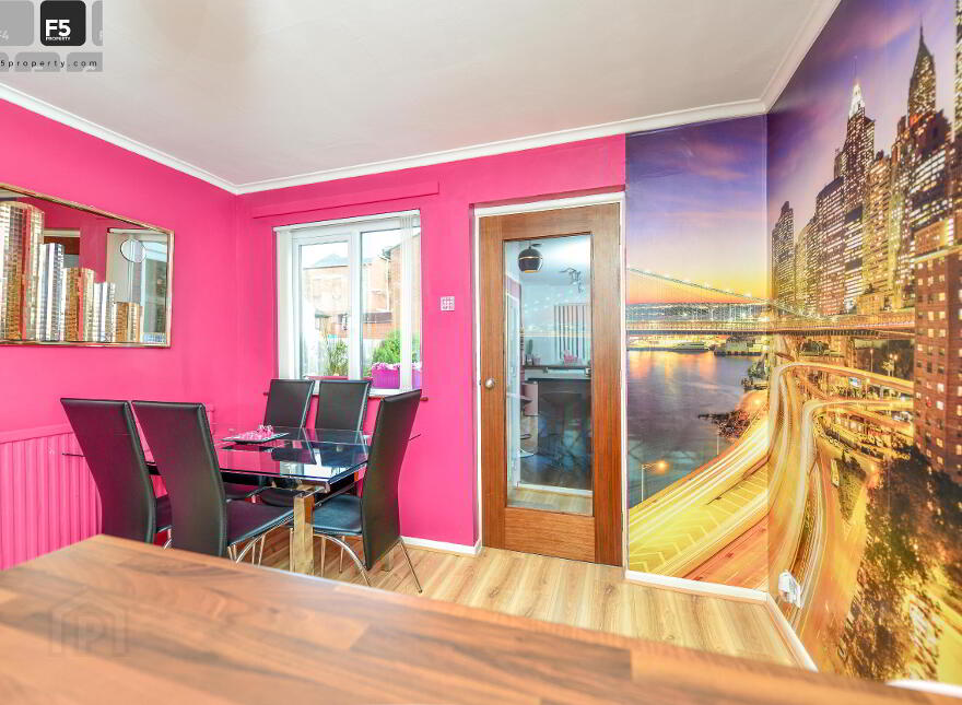 10 Renfrew Walk, Sandy Row, Belfast, BT12 5EA