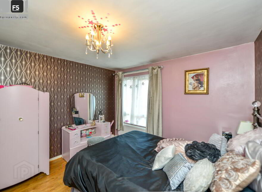 10 Renfrew Walk, Sandy Row, Belfast, BT12 5EA
