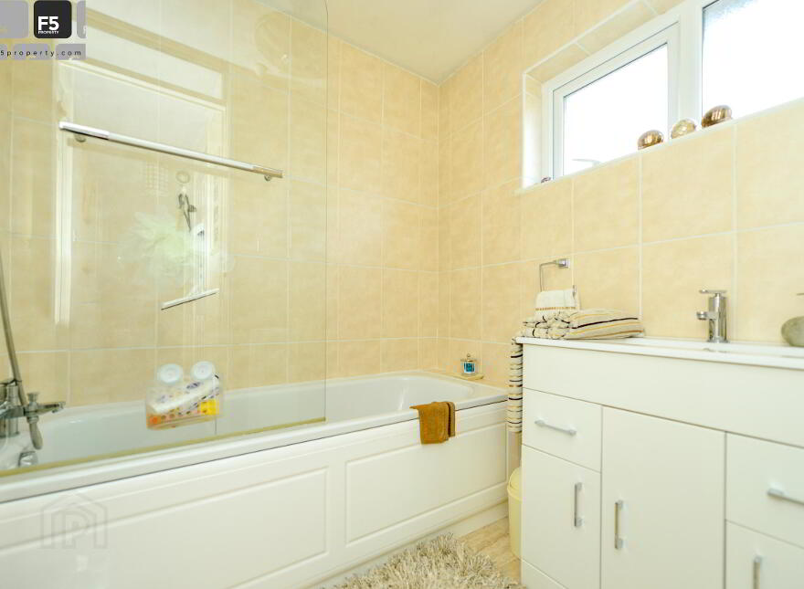 10 Renfrew Walk, Sandy Row, Belfast, BT12 5EA