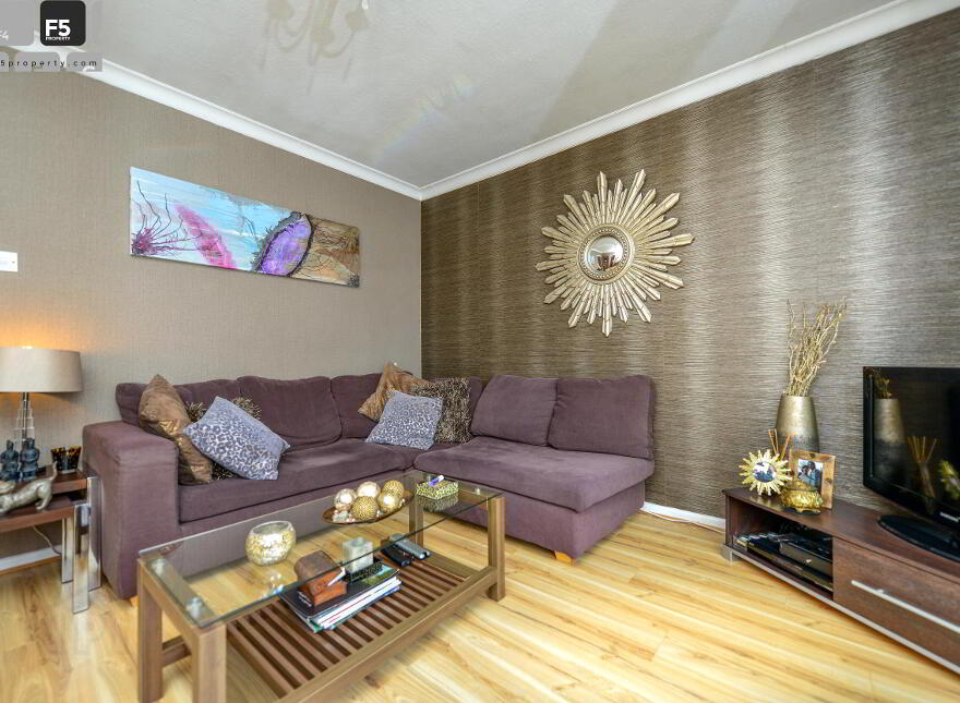 10 Renfrew Walk, Sandy Row, Belfast, BT12 5EA