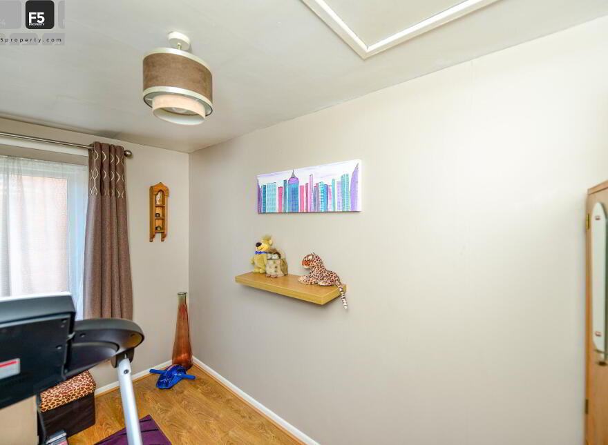 10 Renfrew Walk, Sandy Row, Belfast, BT12 5EA