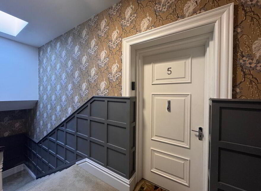 Apt 5, 13 Wellington Park, Malone Road, Belfast, BT9 6DJ