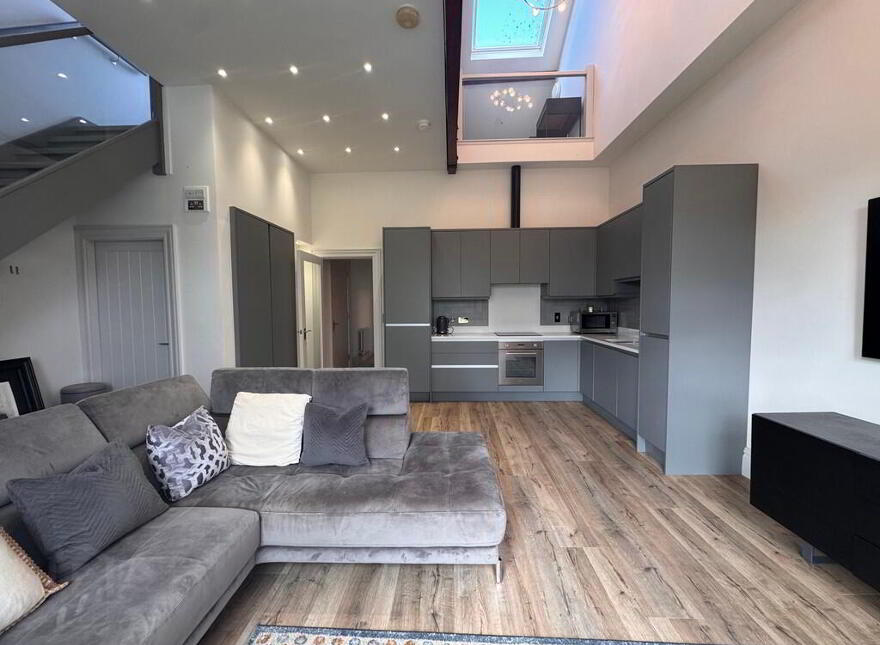 Apt 5, 13 Wellington Park, Malone Road, Belfast, BT9 6DJ