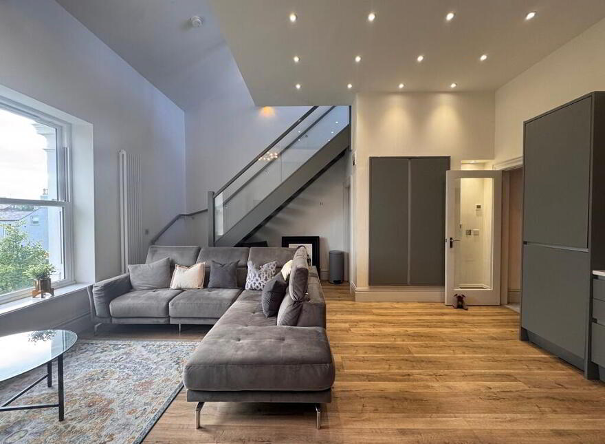 Apt 5, 13 Wellington Park, Malone Road, Belfast, BT9 6DJ