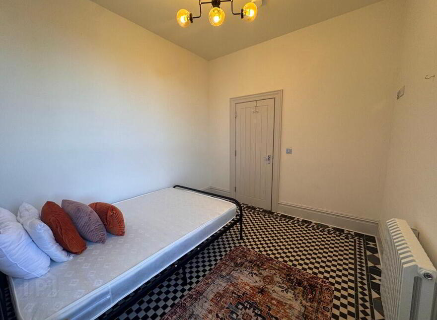 Apt 5, 13 Wellington Park, Malone Road, Belfast, BT9 6DJ