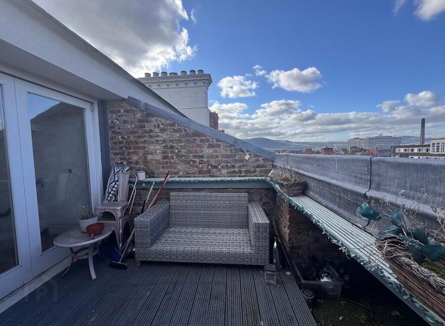 Apt 5, 13 Wellington Park, Malone Road, Belfast, BT9 6DJ