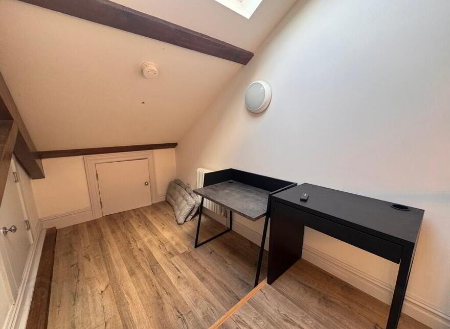 Apt 5, 13 Wellington Park, Malone Road, Belfast, BT9 6DJ