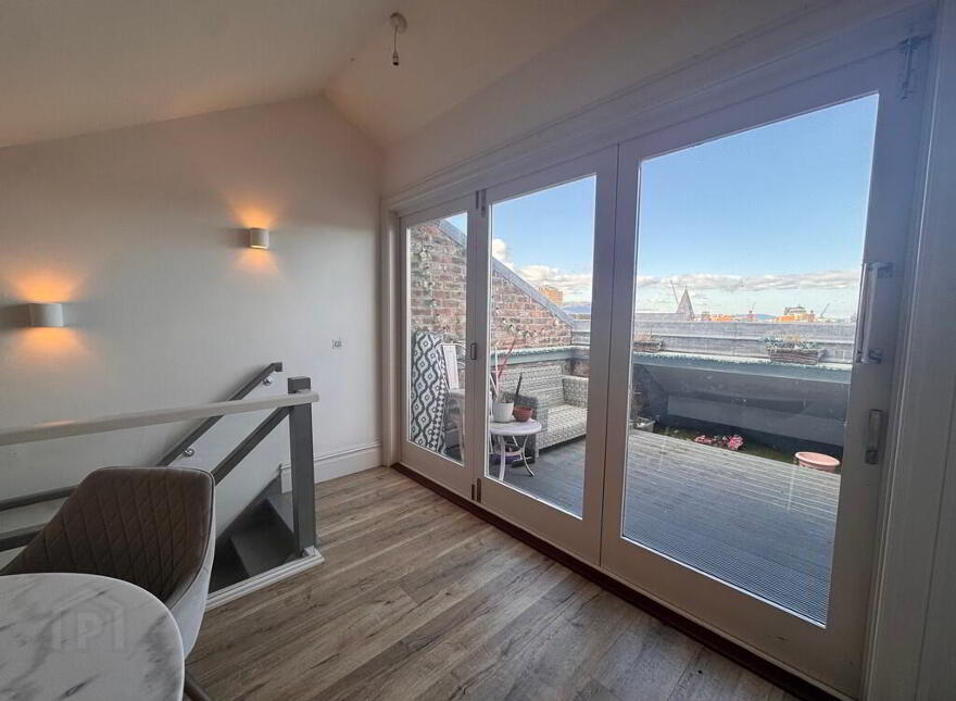 Apt 5, 13 Wellington Park, Malone Road, Belfast, BT9 6DJ