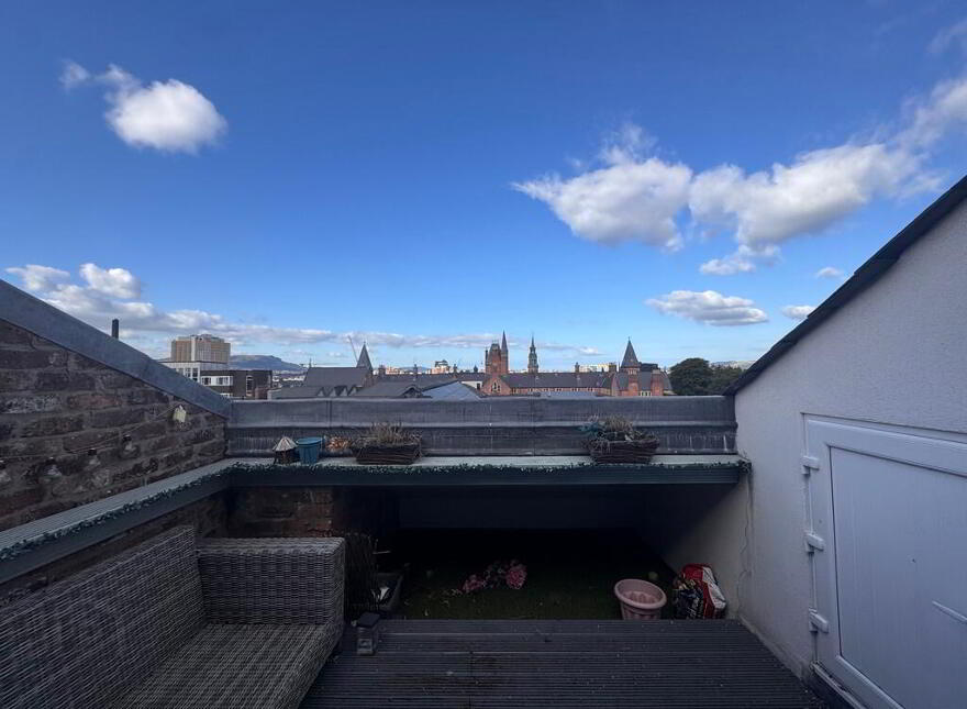 Apt 5, 13 Wellington Park, Malone Road, Belfast, BT9 6DJ