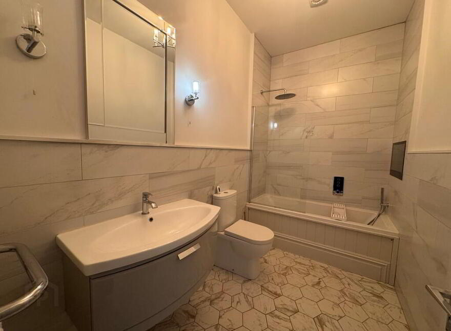 Apt 5, 13 Wellington Park, Malone Road, Belfast, BT9 6DJ