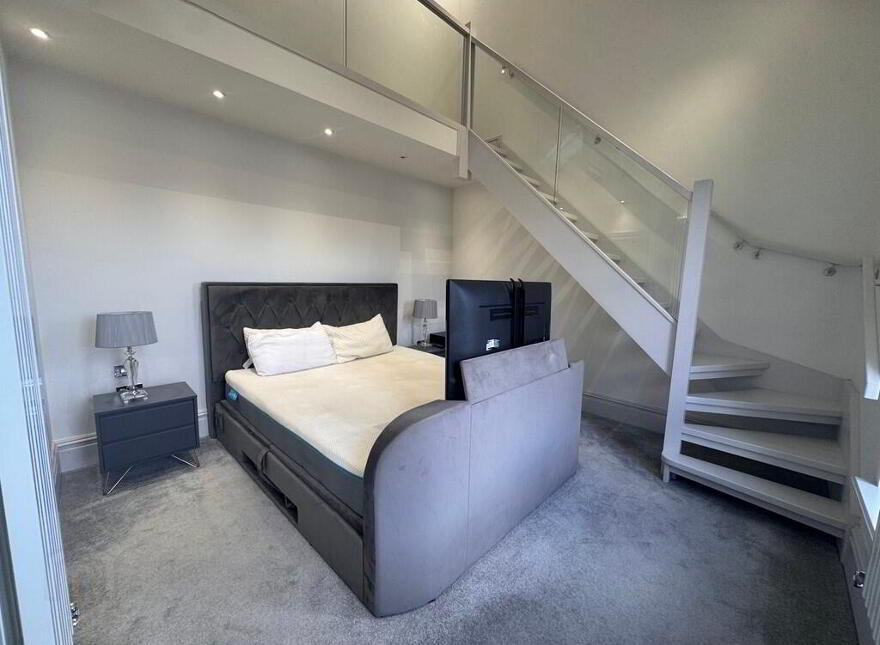 Apt 5, 13 Wellington Park, Malone Road, Belfast, BT9 6DJ