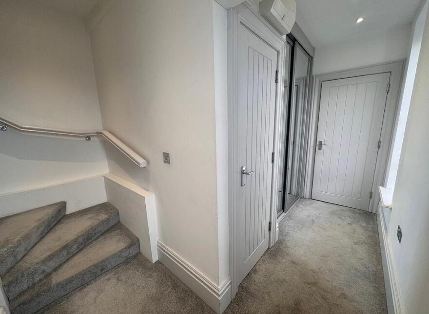 Apt 5, 13 Wellington Park, Malone Road, Belfast, BT9 6DJ