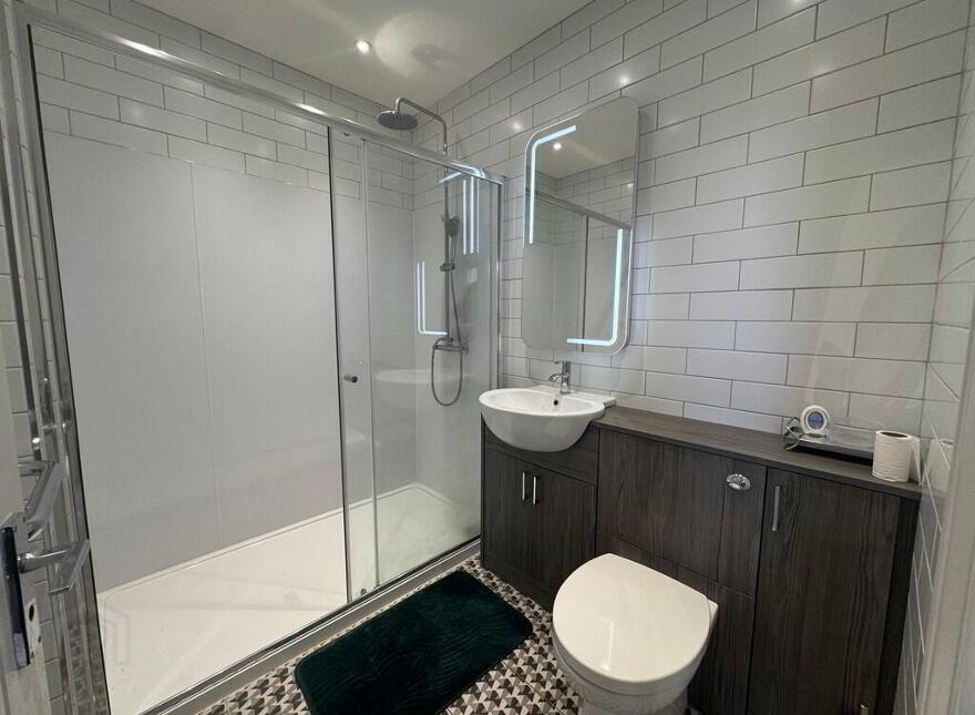 Apt 5, 13 Wellington Park, Malone Road, Belfast, BT9 6DJ