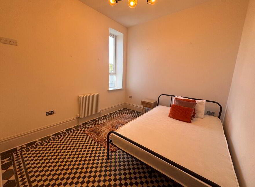 Apt 5, 13 Wellington Park, Malone Road, Belfast, BT9 6DJ