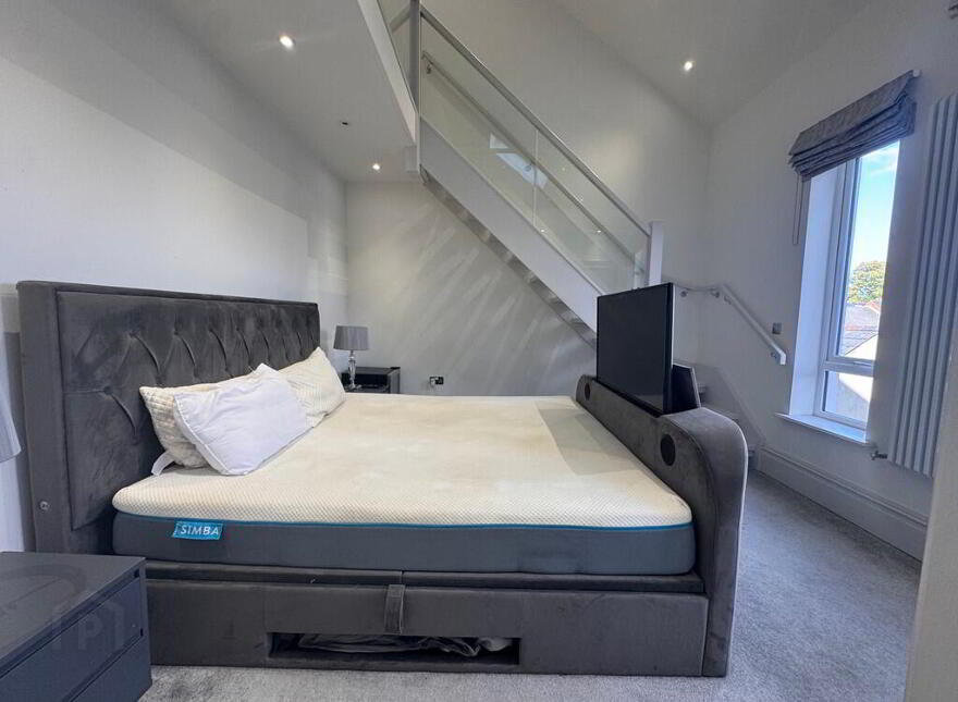 Apt 5, 13 Wellington Park, Malone Road, Belfast, BT9 6DJ