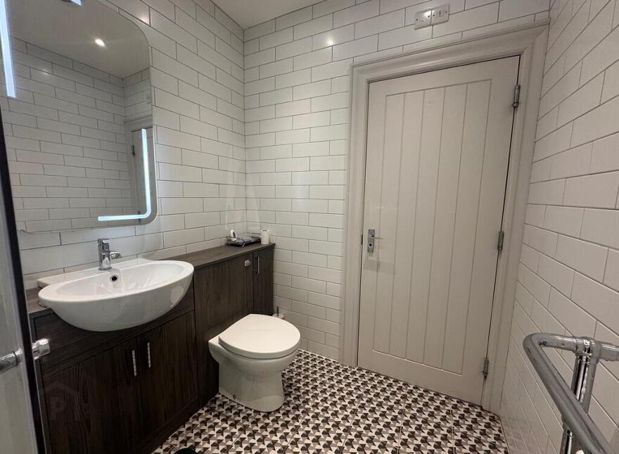 Apt 5, 13 Wellington Park, Malone Road, Belfast, BT9 6DJ
