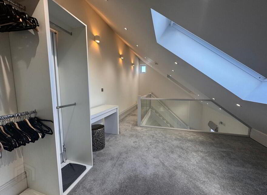 Apt 5, 13 Wellington Park, Malone Road, Belfast, BT9 6DJ