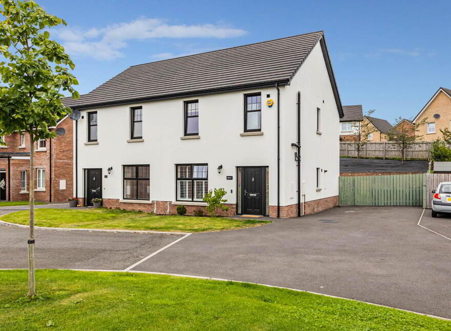 16 Sir Richard Wallace Crescent, Lisburn, BT28 3HZ