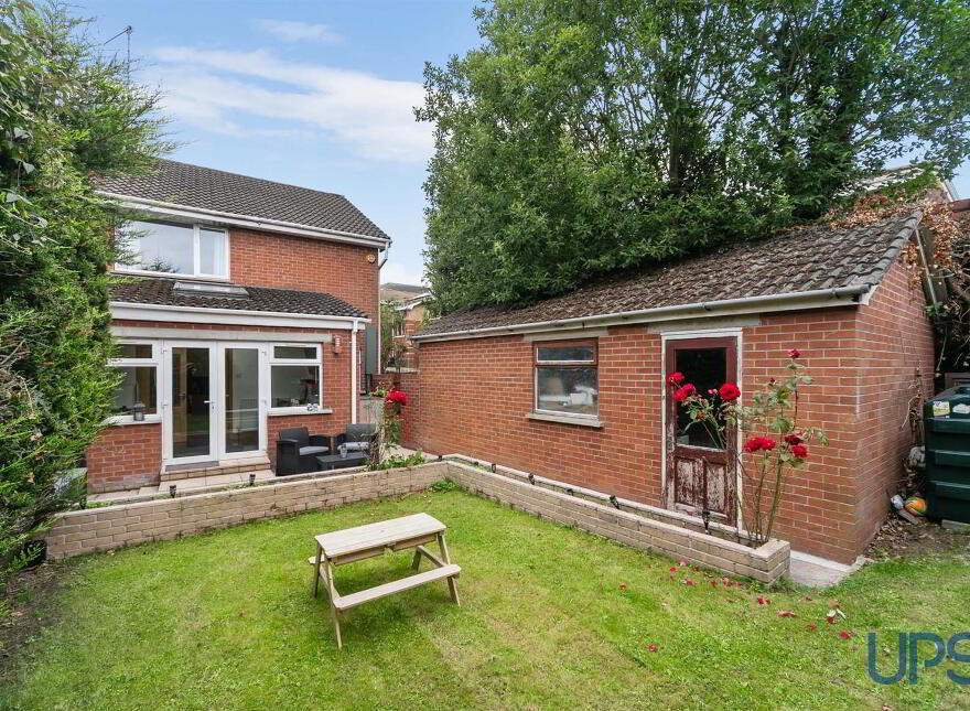 42c Cloona Park, Dunmurry, Belfast, BT17 0HQ