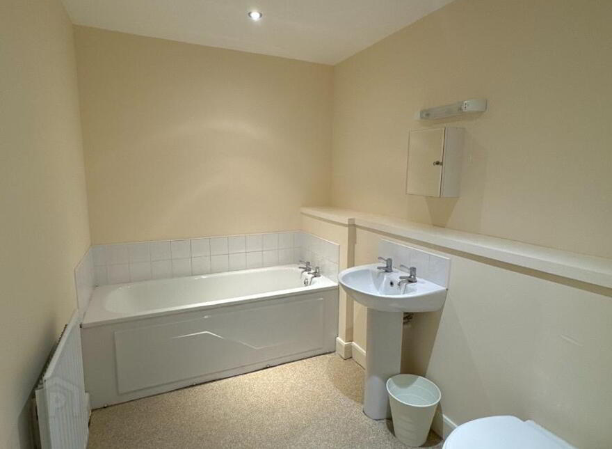 810 College Court Central, 56 King Street, Belfast, BT1 6BZ