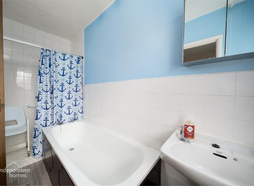 33 Wellington Avenue, Larne, BT40 1EH