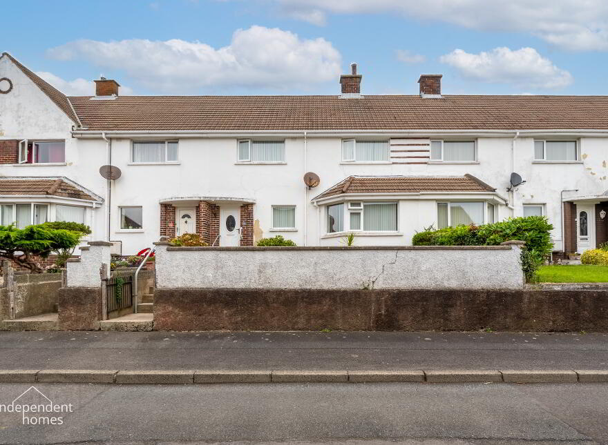 33 Wellington Avenue, Larne, BT40 1EH photo