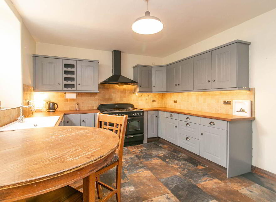 Bruce Hall, Gurteen, Arvagh, H12NR79