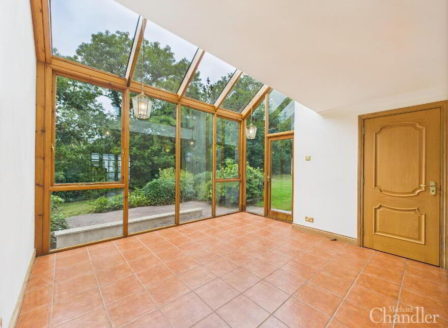 57 Lough Road, Lisburn, BT27 6TS