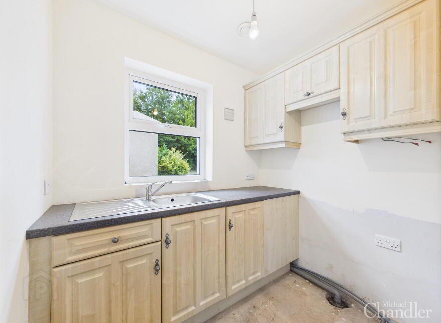 57 Lough Road, Lisburn, BT27 6TS
