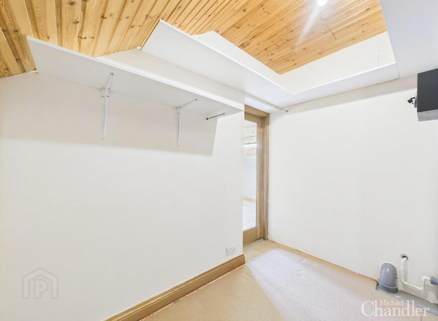 57 Lough Road, Lisburn, BT27 6TS