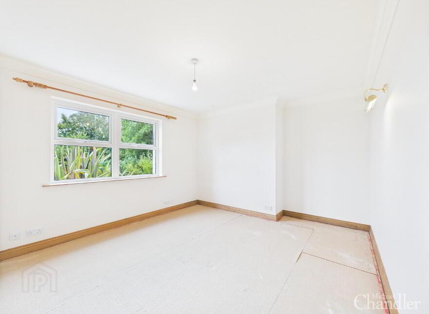 57 Lough Road, Lisburn, BT27 6TS