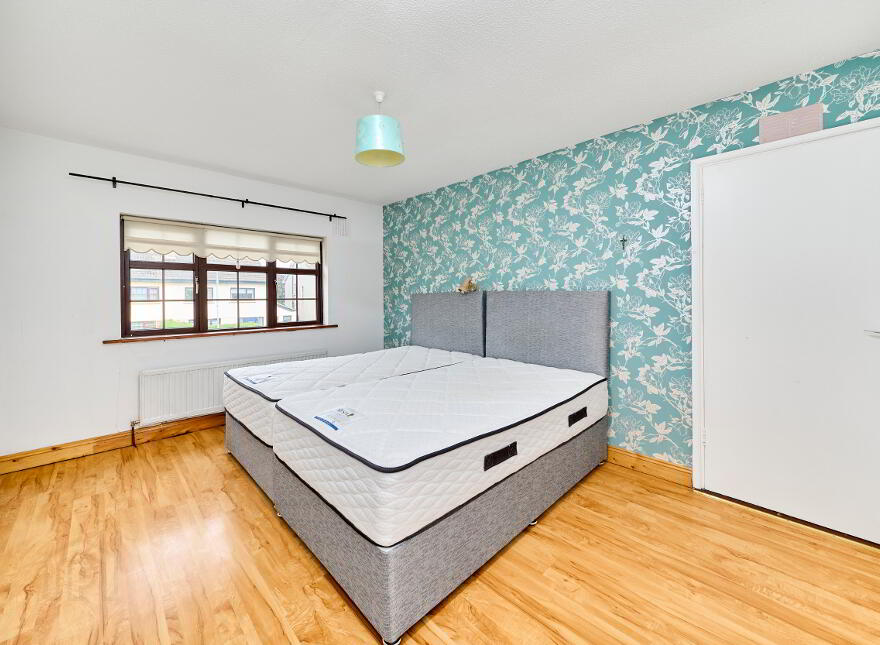 40 Pinebrook, Trim, C15VW58