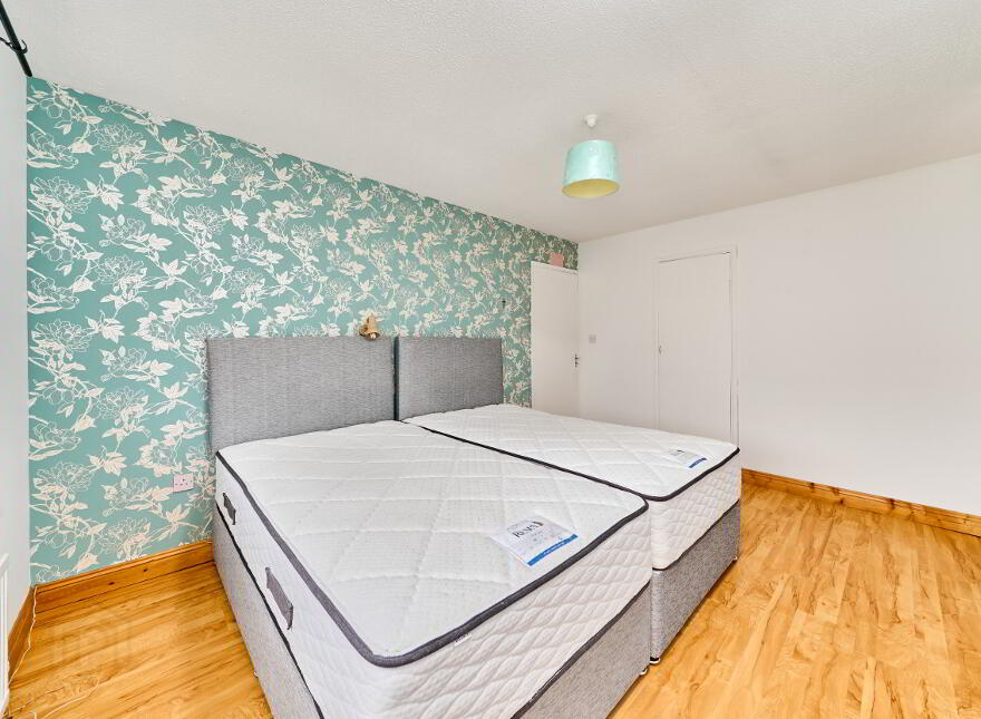 40 Pinebrook, Trim, C15VW58