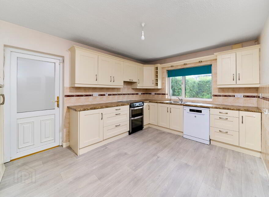 40 Pinebrook, Trim, C15VW58
