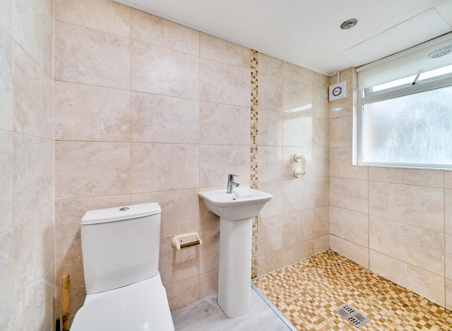 40 Pinebrook, Trim, C15VW58