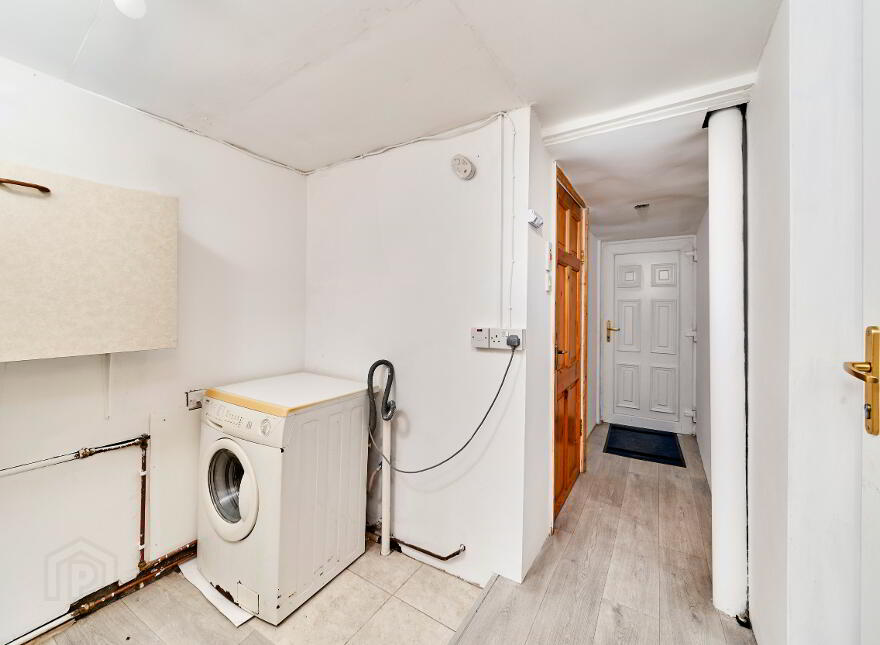 40 Pinebrook, Trim, C15VW58