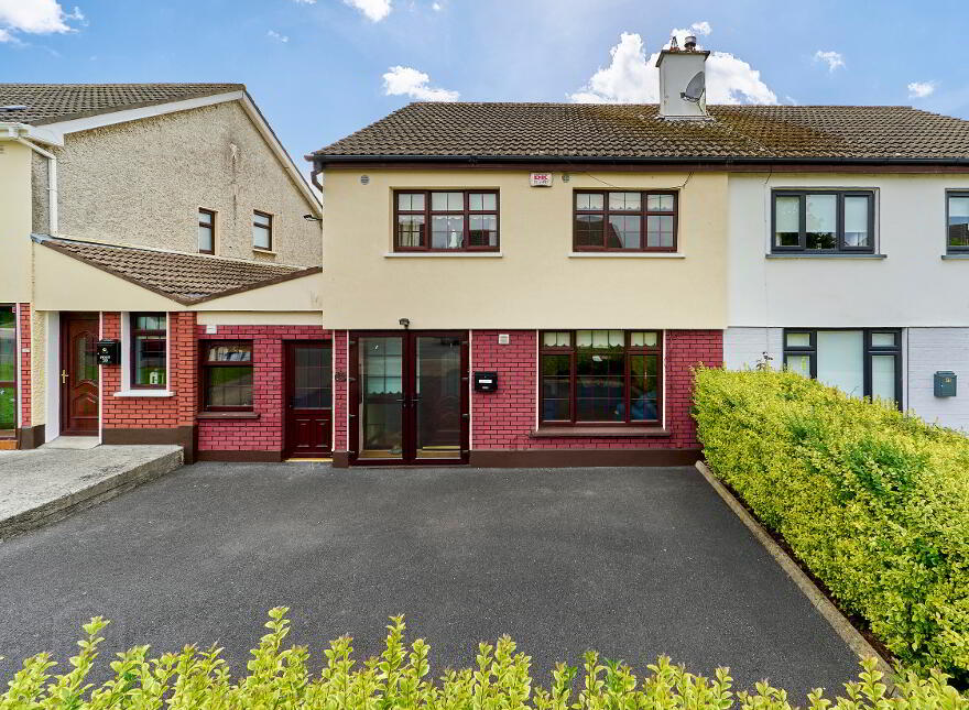 40 Pinebrook, Trim, C15VW58