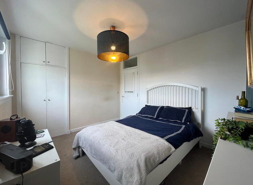 89 Falcon Court, Morningside, Edinburgh, EH10 4AG
