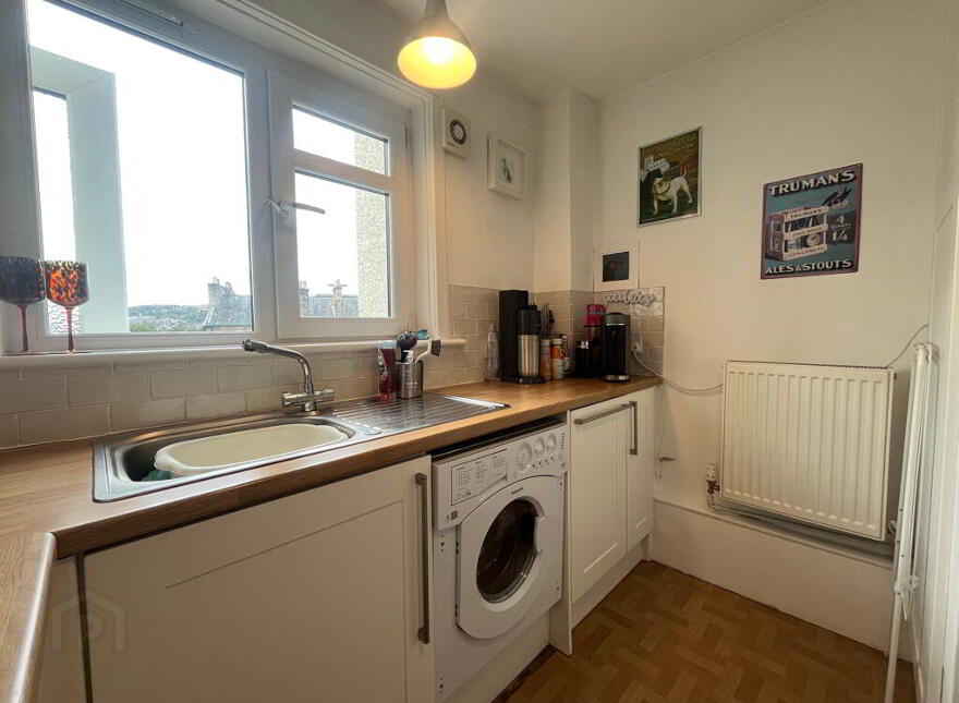 89 Falcon Court, Morningside, Edinburgh, EH10 4AG