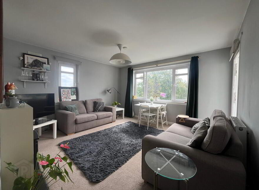 89 Falcon Court, Morningside, Edinburgh, EH10 4AG