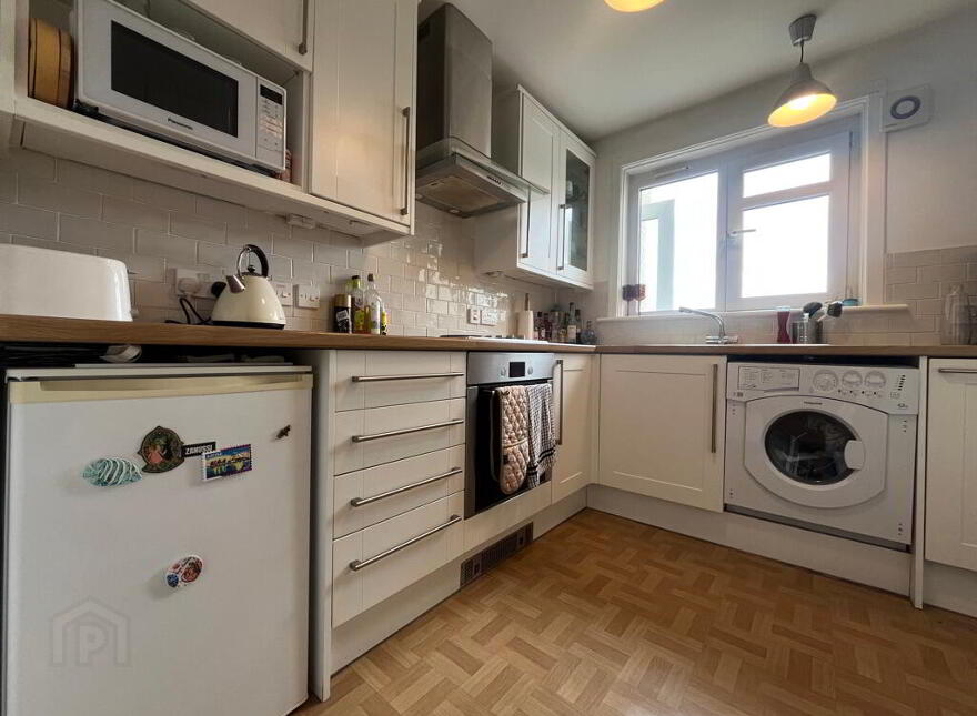 89 Falcon Court, Morningside, Edinburgh, EH10 4AG